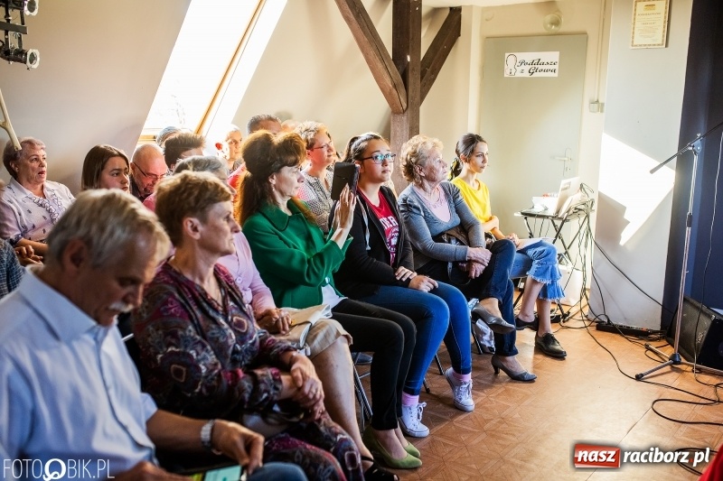 Zdjęcie w galerii na portalu naszraciborz.pl: Spektakl Fernando w wykonaniu grupy Irrealis w Pietraszynie wiadomości z regionu