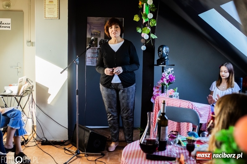 Zdjęcie w galerii na portalu naszraciborz.pl: Spektakl Fernando w wykonaniu grupy Irrealis w Pietraszynie wiadomości z regionu