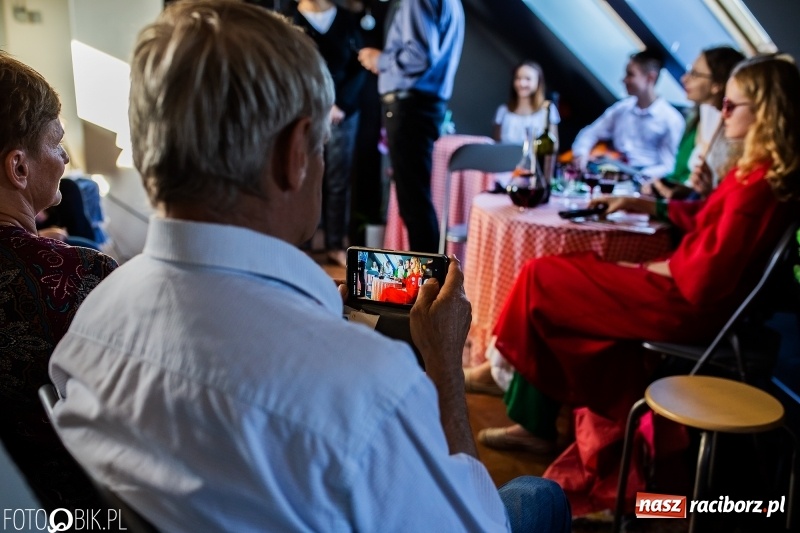 Zdjęcie w galerii na portalu naszraciborz.pl: Spektakl Fernando w wykonaniu grupy Irrealis w Pietraszynie wiadomości z regionu