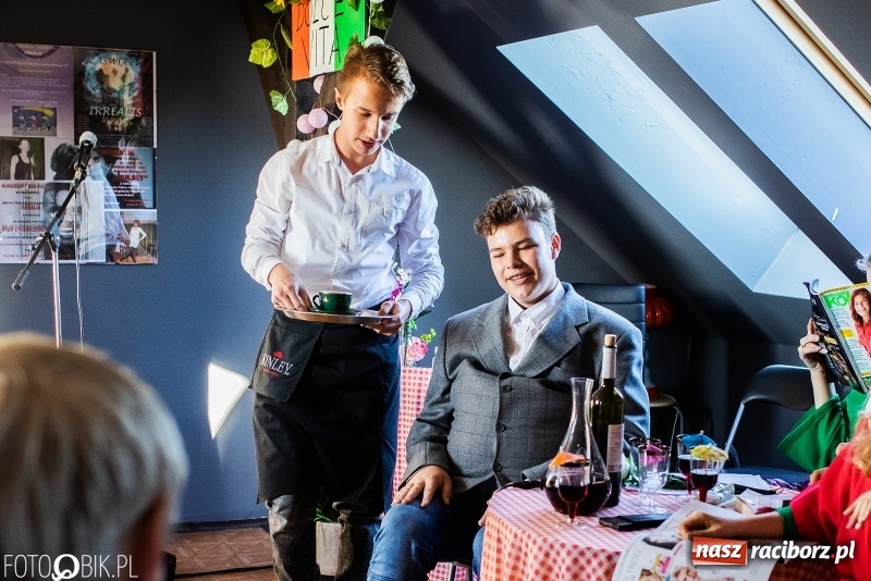 Zdjęcie w galerii na portalu naszraciborz.pl: Spektakl Fernando w wykonaniu grupy Irrealis w Pietraszynie wiadomości z regionu