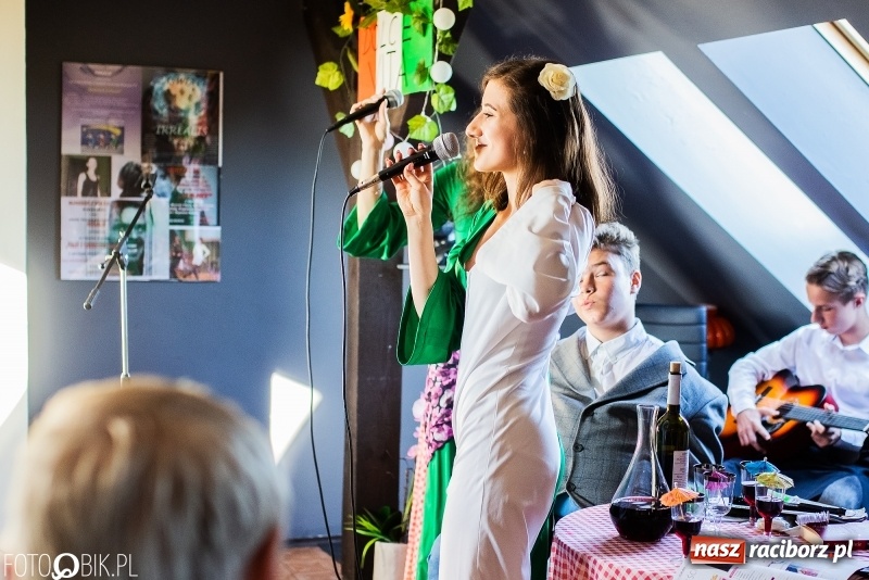 Zdjęcie w galerii na portalu naszraciborz.pl: Spektakl Fernando w wykonaniu grupy Irrealis w Pietraszynie wiadomości z regionu