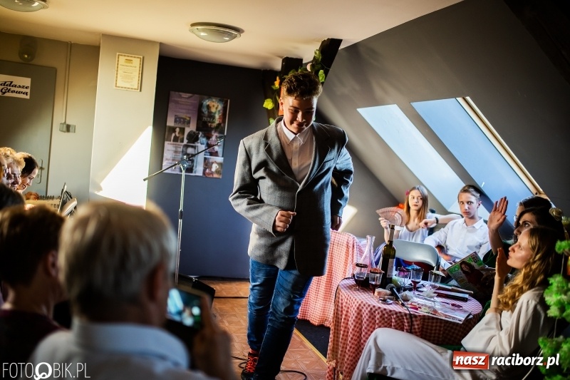 Zdjęcie w galerii na portalu naszraciborz.pl: Spektakl Fernando w wykonaniu grupy Irrealis w Pietraszynie wiadomości z regionu