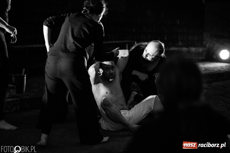 Zdjęcie w galerii na portalu naszraciborz.pl: Spektakl Złodziej według Myśliwskiego w Amfiteatrze BUK w Rudach  wiadomości z regionu