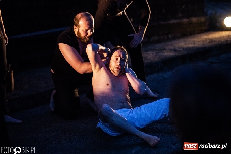 Zdjęcie w galerii na portalu naszraciborz.pl: Spektakl Złodziej według Myśliwskiego w Amfiteatrze BUK w Rudach  wiadomości z regionu