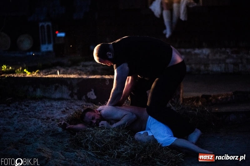 Zdjęcie w galerii na portalu naszraciborz.pl: Spektakl Złodziej według Myśliwskiego w Amfiteatrze BUK w Rudach  wiadomości z regionu