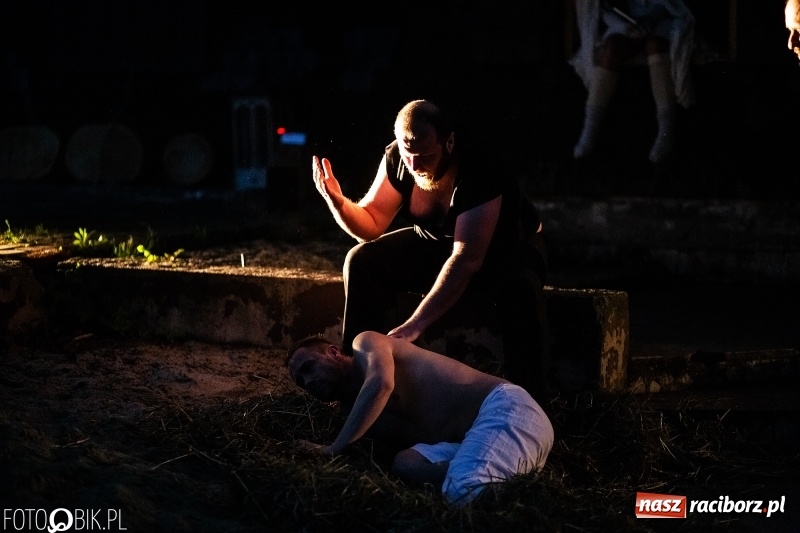 Zdjęcie w galerii na portalu naszraciborz.pl: Spektakl Złodziej według Myśliwskiego w Amfiteatrze BUK w Rudach  wiadomości z regionu