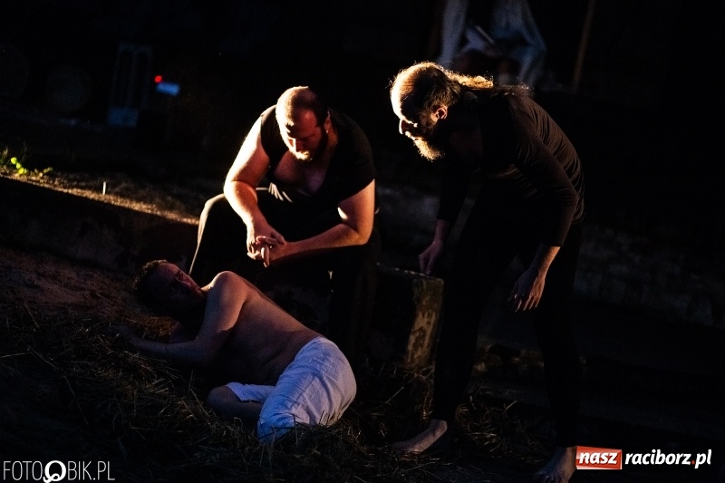 Zdjęcie w galerii na portalu naszraciborz.pl: Spektakl Złodziej według Myśliwskiego w Amfiteatrze BUK w Rudach  wiadomości z regionu