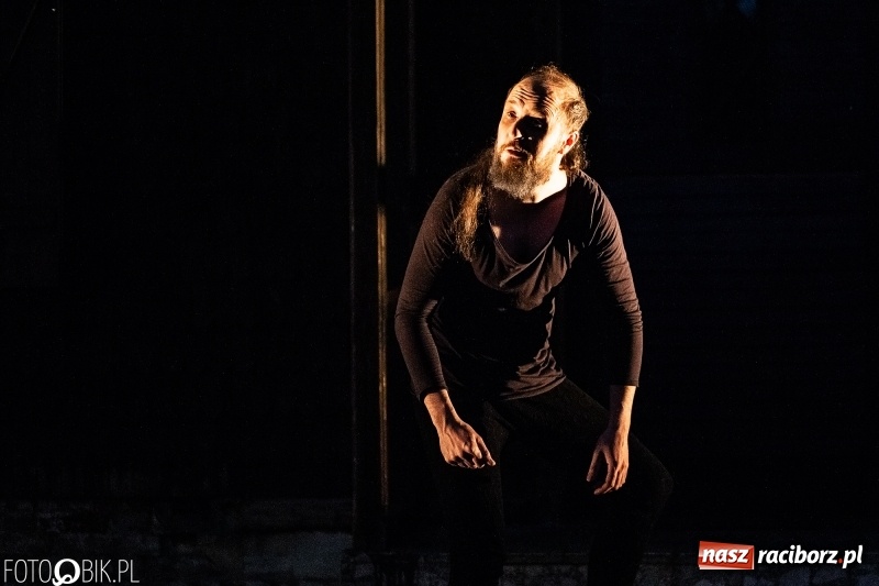 Zdjęcie w galerii na portalu naszraciborz.pl: Spektakl Złodziej według Myśliwskiego w Amfiteatrze BUK w Rudach  wiadomości z regionu