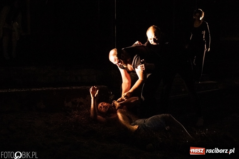 Zdjęcie w galerii na portalu naszraciborz.pl: Spektakl Złodziej według Myśliwskiego w Amfiteatrze BUK w Rudach  wiadomości z regionu