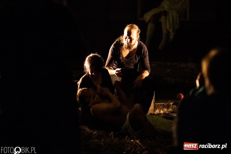 Zdjęcie w galerii na portalu naszraciborz.pl: Spektakl Złodziej według Myśliwskiego w Amfiteatrze BUK w Rudach  wiadomości z regionu
