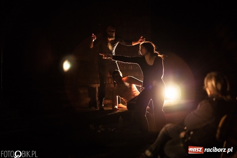 Zdjęcie w galerii na portalu naszraciborz.pl: Spektakl Złodziej według Myśliwskiego w Amfiteatrze BUK w Rudach  wiadomości z regionu