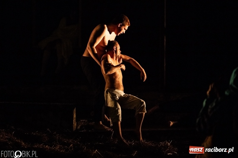 Zdjęcie w galerii na portalu naszraciborz.pl: Spektakl Złodziej według Myśliwskiego w Amfiteatrze BUK w Rudach  wiadomości z regionu