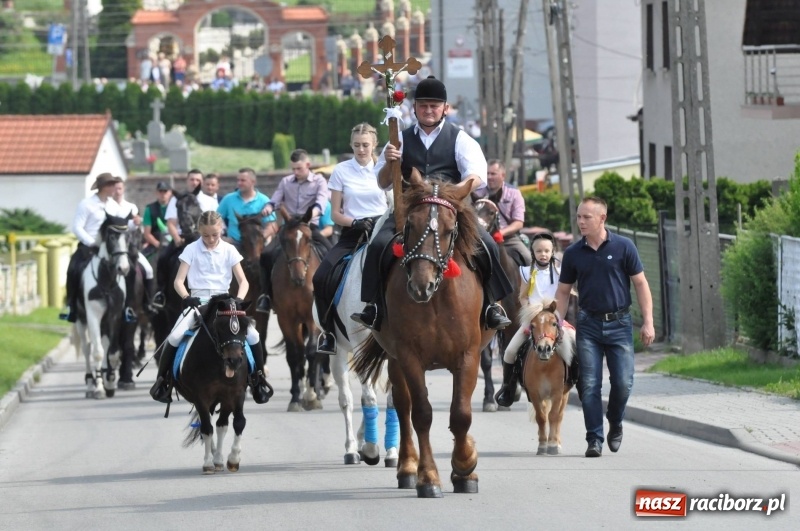 Zdjęcie w galerii na portalu naszraciborz.pl: W Raciborzu Brzeziu poszli ze św. Urbanem [FOTO i WIDEO] wiadomości z regionu