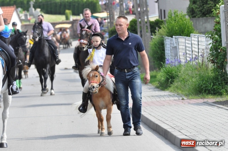 Zdjęcie w galerii na portalu naszraciborz.pl: W Raciborzu Brzeziu poszli ze św. Urbanem [FOTO i WIDEO] wiadomości z regionu