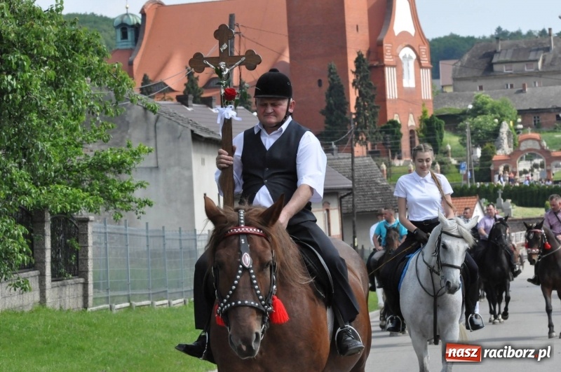 Zdjęcie w galerii na portalu naszraciborz.pl: W Raciborzu Brzeziu poszli ze św. Urbanem [FOTO i WIDEO] wiadomości z regionu