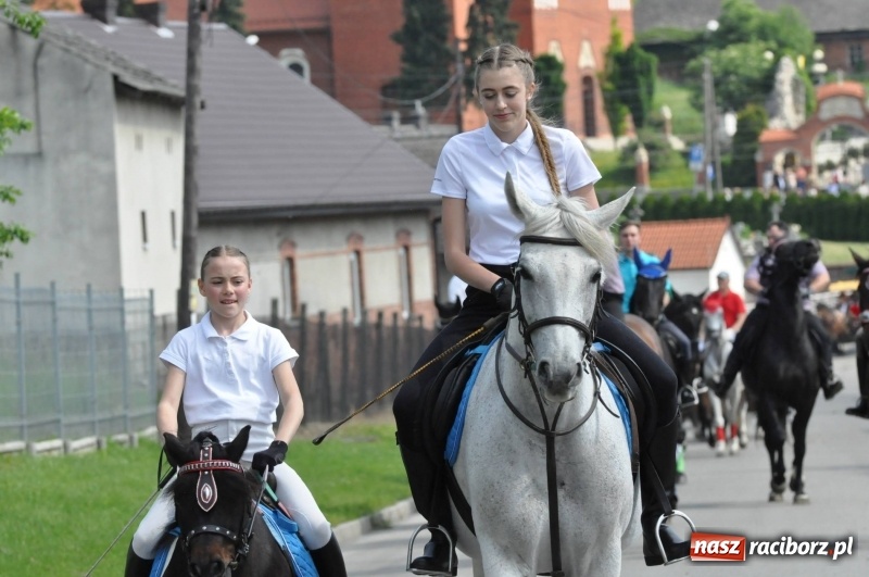 Zdjęcie w galerii na portalu naszraciborz.pl: W Raciborzu Brzeziu poszli ze św. Urbanem [FOTO i WIDEO] wiadomości z regionu