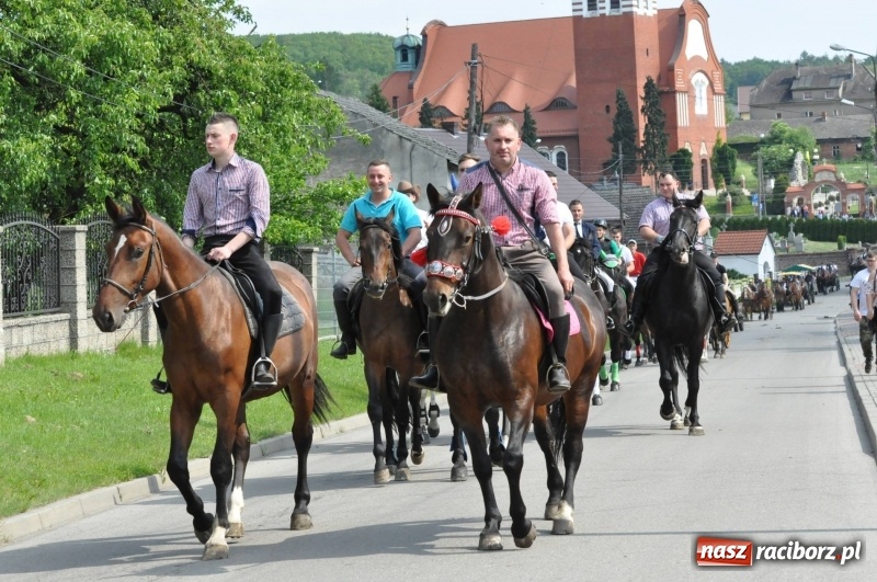 Zdjęcie w galerii na portalu naszraciborz.pl: W Raciborzu Brzeziu poszli ze św. Urbanem [FOTO i WIDEO] wiadomości z regionu