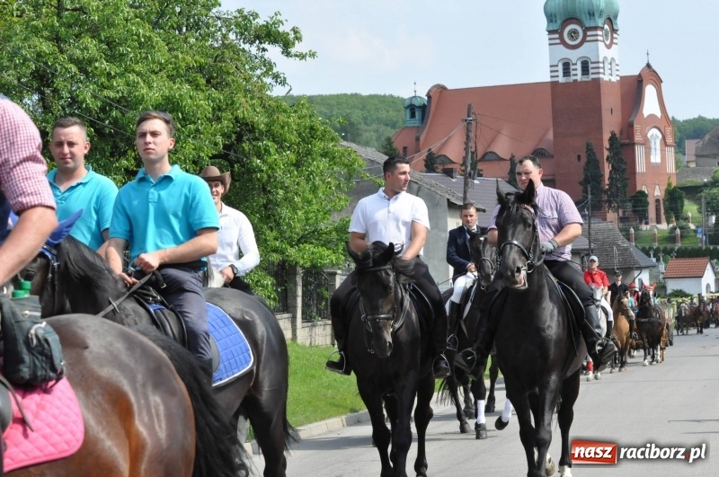 Zdjęcie w galerii na portalu naszraciborz.pl: W Raciborzu Brzeziu poszli ze św. Urbanem [FOTO i WIDEO] wiadomości z regionu