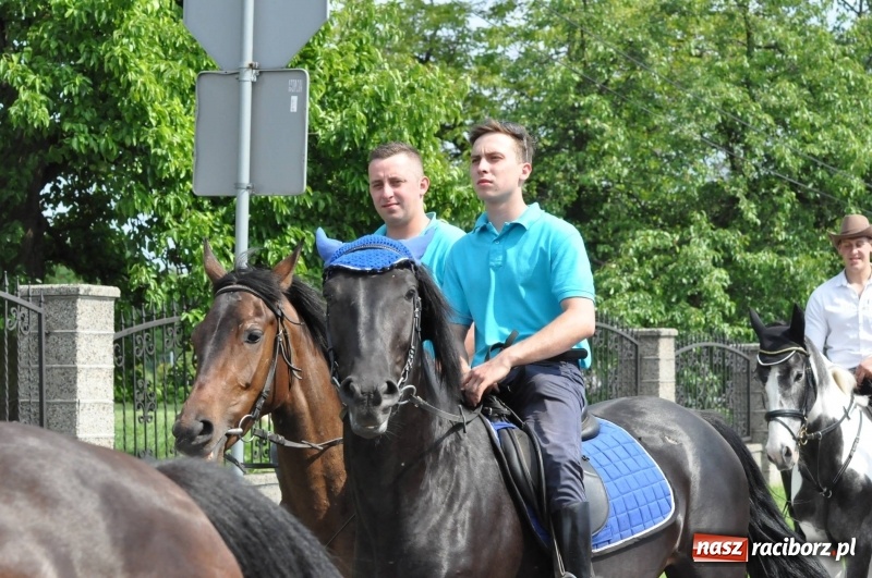 Zdjęcie w galerii na portalu naszraciborz.pl: W Raciborzu Brzeziu poszli ze św. Urbanem [FOTO i WIDEO] wiadomości z regionu