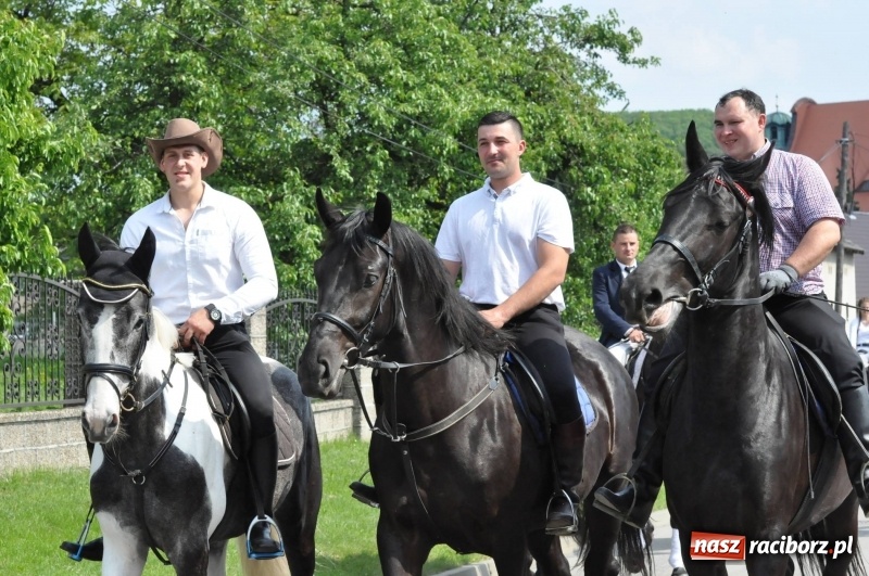 Zdjęcie w galerii na portalu naszraciborz.pl: W Raciborzu Brzeziu poszli ze św. Urbanem [FOTO i WIDEO] wiadomości z regionu