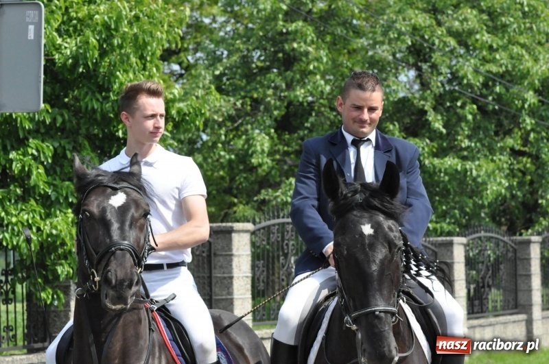 Zdjęcie w galerii na portalu naszraciborz.pl: W Raciborzu Brzeziu poszli ze św. Urbanem [FOTO i WIDEO] wiadomości z regionu