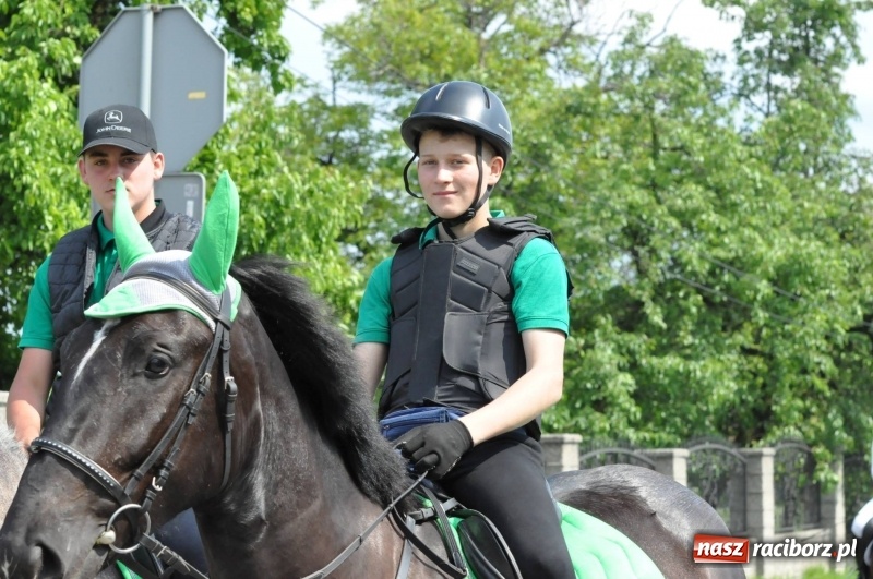 Zdjęcie w galerii na portalu naszraciborz.pl: W Raciborzu Brzeziu poszli ze św. Urbanem [FOTO i WIDEO] wiadomości z regionu