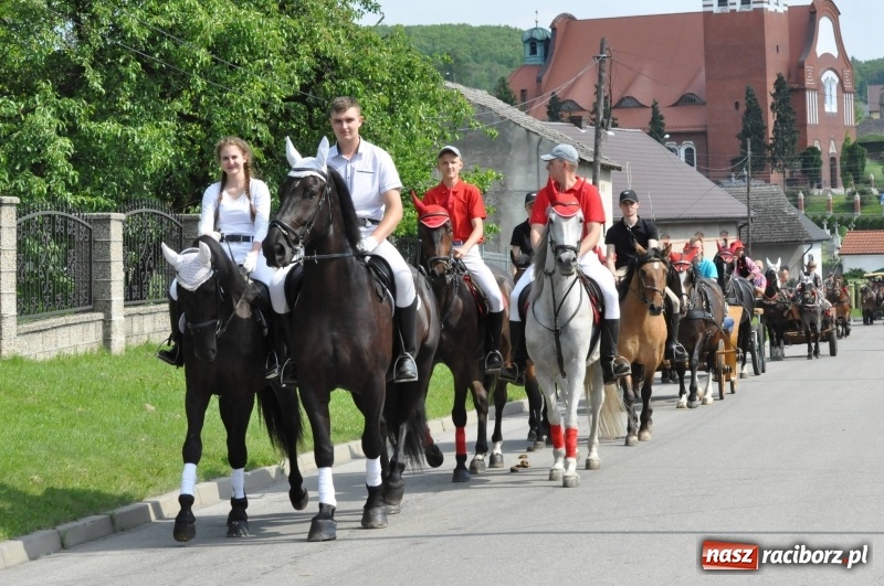 Zdjęcie w galerii na portalu naszraciborz.pl: W Raciborzu Brzeziu poszli ze św. Urbanem [FOTO i WIDEO] wiadomości z regionu
