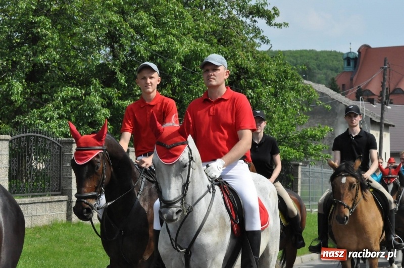 Zdjęcie w galerii na portalu naszraciborz.pl: W Raciborzu Brzeziu poszli ze św. Urbanem [FOTO i WIDEO] wiadomości z regionu