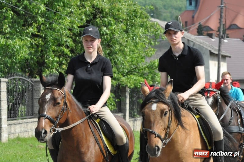 Zdjęcie w galerii na portalu naszraciborz.pl: W Raciborzu Brzeziu poszli ze św. Urbanem [FOTO i WIDEO] wiadomości z regionu
