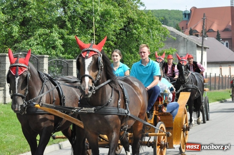 Zdjęcie w galerii na portalu naszraciborz.pl: W Raciborzu Brzeziu poszli ze św. Urbanem [FOTO i WIDEO] wiadomości z regionu