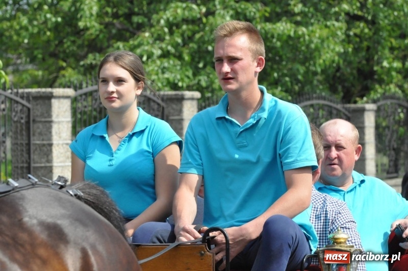 Zdjęcie w galerii na portalu naszraciborz.pl: W Raciborzu Brzeziu poszli ze św. Urbanem [FOTO i WIDEO] wiadomości z regionu