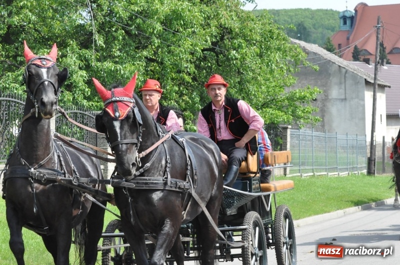Zdjęcie w galerii na portalu naszraciborz.pl: W Raciborzu Brzeziu poszli ze św. Urbanem [FOTO i WIDEO] wiadomości z regionu