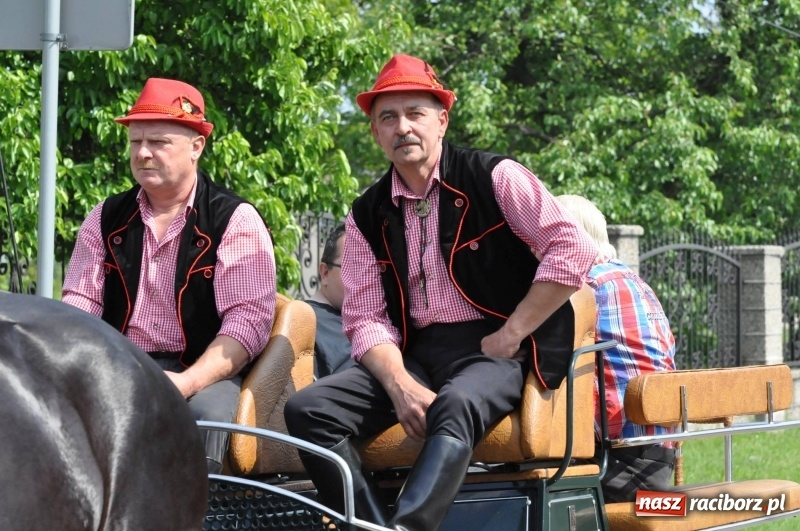 Zdjęcie w galerii na portalu naszraciborz.pl: W Raciborzu Brzeziu poszli ze św. Urbanem [FOTO i WIDEO] wiadomości z regionu
