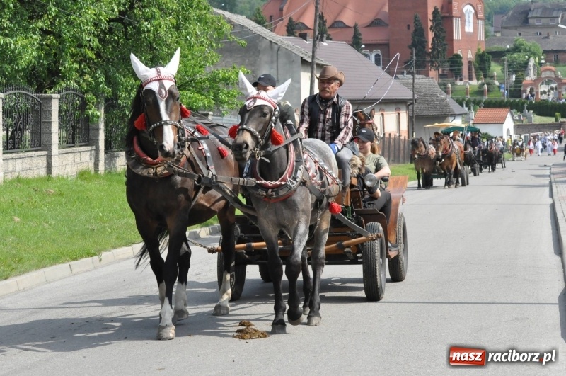 Zdjęcie w galerii na portalu naszraciborz.pl: W Raciborzu Brzeziu poszli ze św. Urbanem [FOTO i WIDEO] wiadomości z regionu