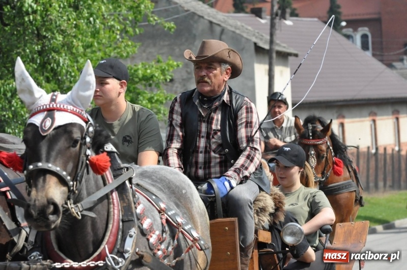 Zdjęcie w galerii na portalu naszraciborz.pl: W Raciborzu Brzeziu poszli ze św. Urbanem [FOTO i WIDEO] wiadomości z regionu