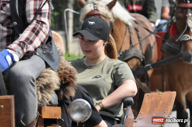 Zdjęcie w galerii na portalu naszraciborz.pl: W Raciborzu Brzeziu poszli ze św. Urbanem [FOTO i WIDEO] wiadomości z regionu