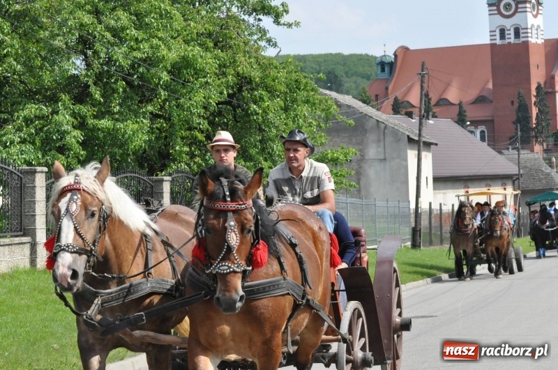 Zdjęcie w galerii na portalu naszraciborz.pl: W Raciborzu Brzeziu poszli ze św. Urbanem [FOTO i WIDEO] wiadomości z regionu