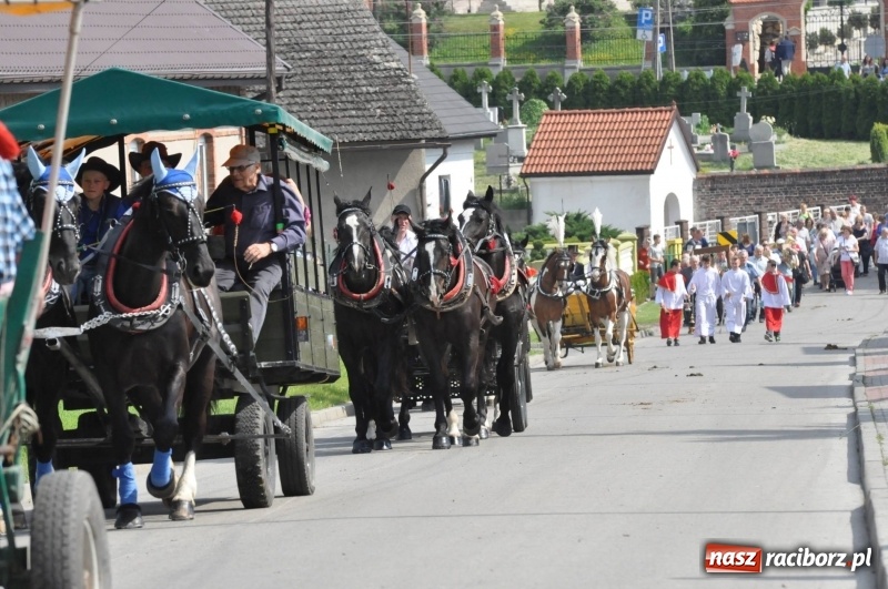 Zdjęcie w galerii na portalu naszraciborz.pl: W Raciborzu Brzeziu poszli ze św. Urbanem [FOTO i WIDEO] wiadomości z regionu