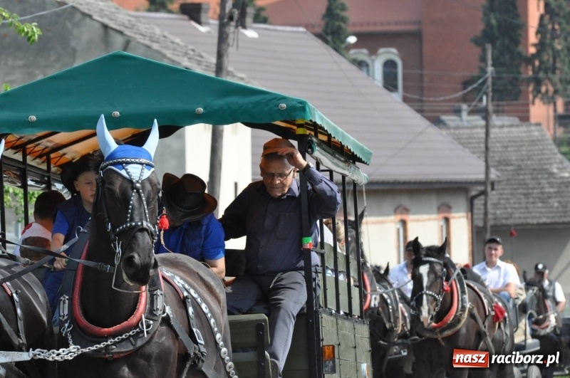 Zdjęcie w galerii na portalu naszraciborz.pl: W Raciborzu Brzeziu poszli ze św. Urbanem [FOTO i WIDEO] wiadomości z regionu