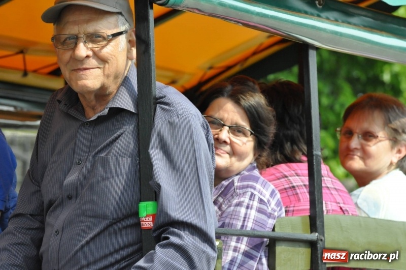 Zdjęcie w galerii na portalu naszraciborz.pl: W Raciborzu Brzeziu poszli ze św. Urbanem [FOTO i WIDEO] wiadomości z regionu
