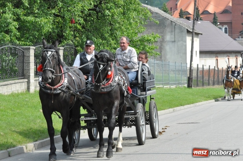 Zdjęcie w galerii na portalu naszraciborz.pl: W Raciborzu Brzeziu poszli ze św. Urbanem [FOTO i WIDEO] wiadomości z regionu