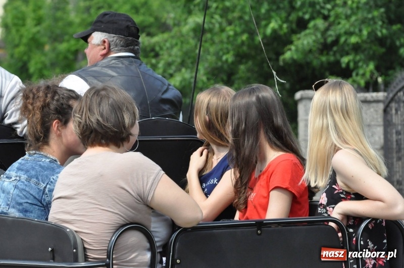 Zdjęcie w galerii na portalu naszraciborz.pl: W Raciborzu Brzeziu poszli ze św. Urbanem [FOTO i WIDEO] wiadomości z regionu