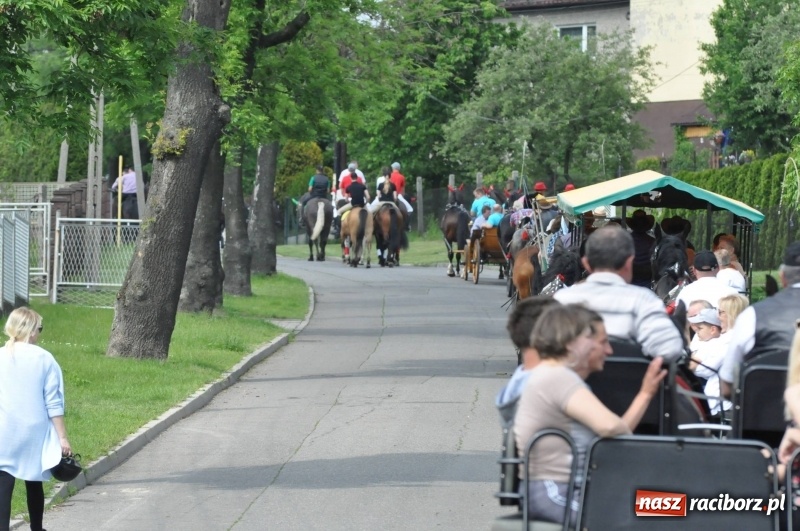 Zdjęcie w galerii na portalu naszraciborz.pl: W Raciborzu Brzeziu poszli ze św. Urbanem [FOTO i WIDEO] wiadomości z regionu