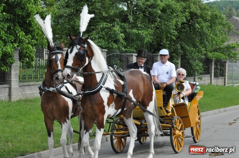 Zdjęcie w galerii na portalu naszraciborz.pl: W Raciborzu Brzeziu poszli ze św. Urbanem [FOTO i WIDEO] wiadomości z regionu