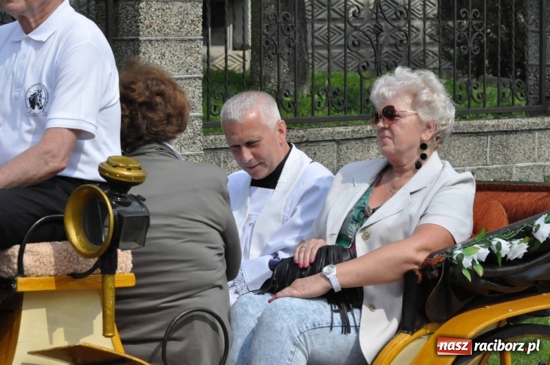 Zdjęcie w galerii na portalu naszraciborz.pl: W Raciborzu Brzeziu poszli ze św. Urbanem [FOTO i WIDEO] wiadomości z regionu