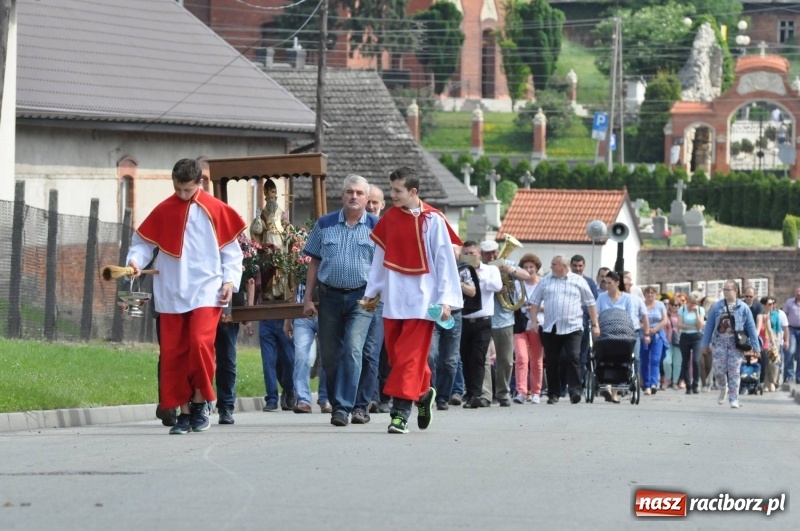 Zdjęcie w galerii na portalu naszraciborz.pl: W Raciborzu Brzeziu poszli ze św. Urbanem [FOTO i WIDEO] wiadomości z regionu