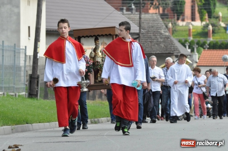 Zdjęcie w galerii na portalu naszraciborz.pl: W Raciborzu Brzeziu poszli ze św. Urbanem [FOTO i WIDEO] wiadomości z regionu