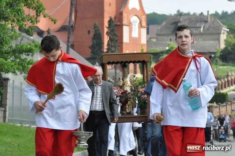 Zdjęcie w galerii na portalu naszraciborz.pl: W Raciborzu Brzeziu poszli ze św. Urbanem [FOTO i WIDEO] wiadomości z regionu