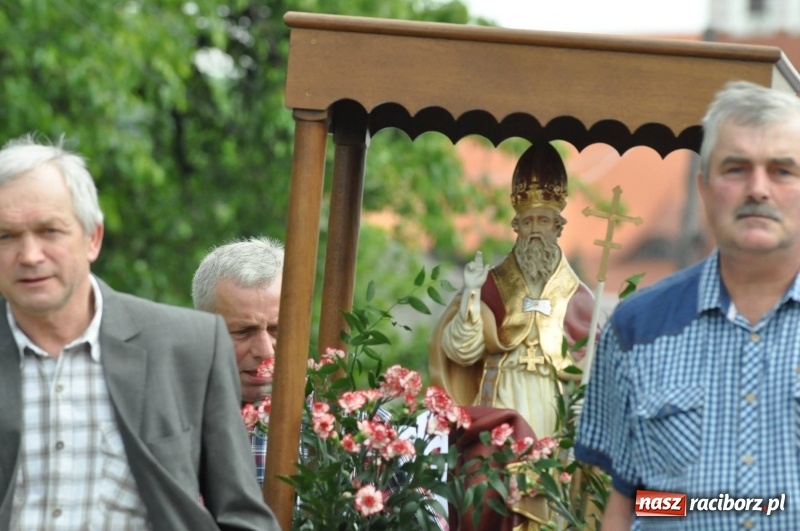 Zdjęcie w galerii na portalu naszraciborz.pl: W Raciborzu Brzeziu poszli ze św. Urbanem [FOTO i WIDEO] wiadomości z regionu