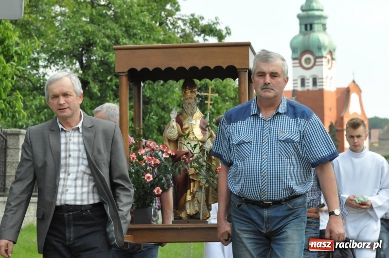 Zdjęcie w galerii na portalu naszraciborz.pl: W Raciborzu Brzeziu poszli ze św. Urbanem [FOTO i WIDEO] wiadomości z regionu